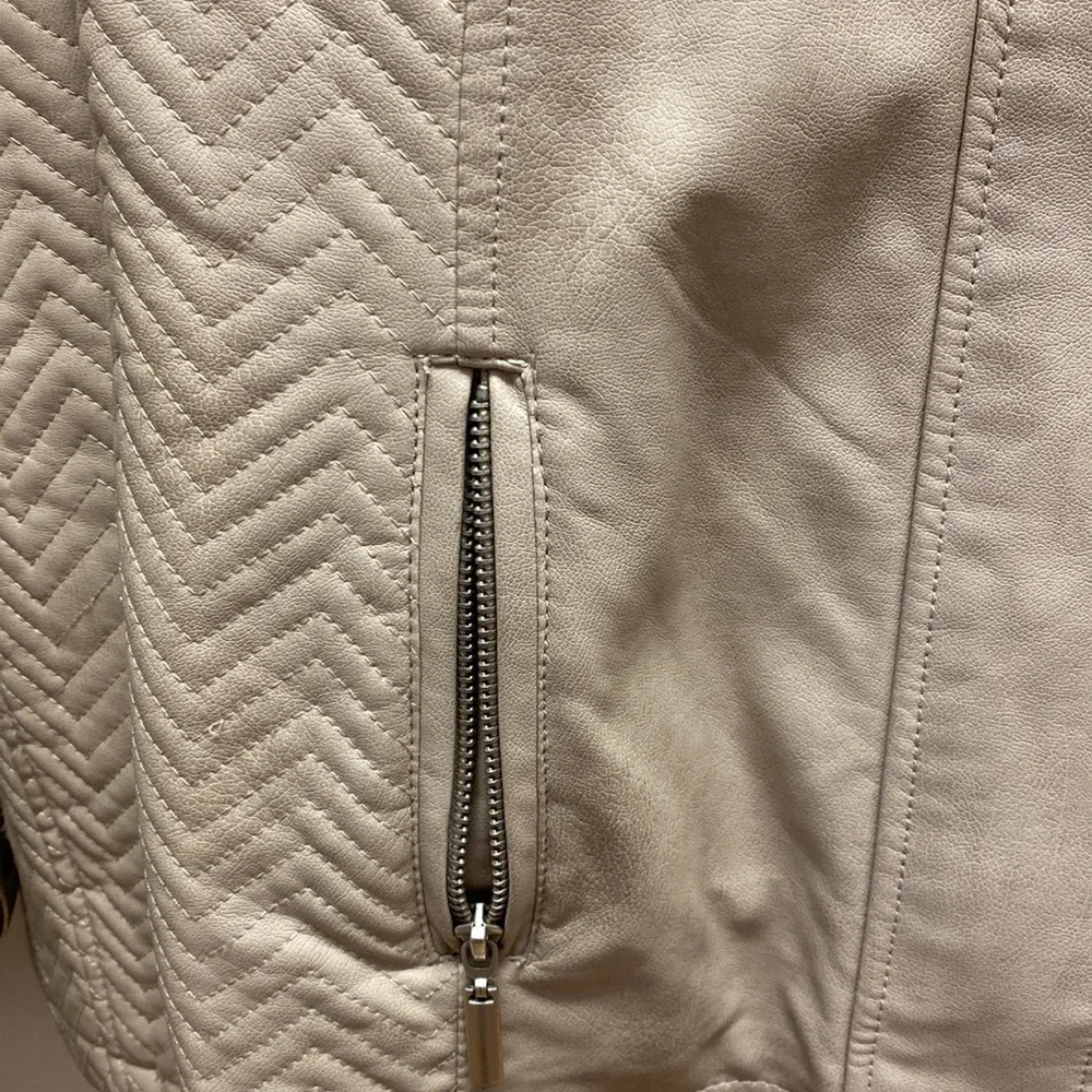 Ladies Jacket - Picture 3 of 4